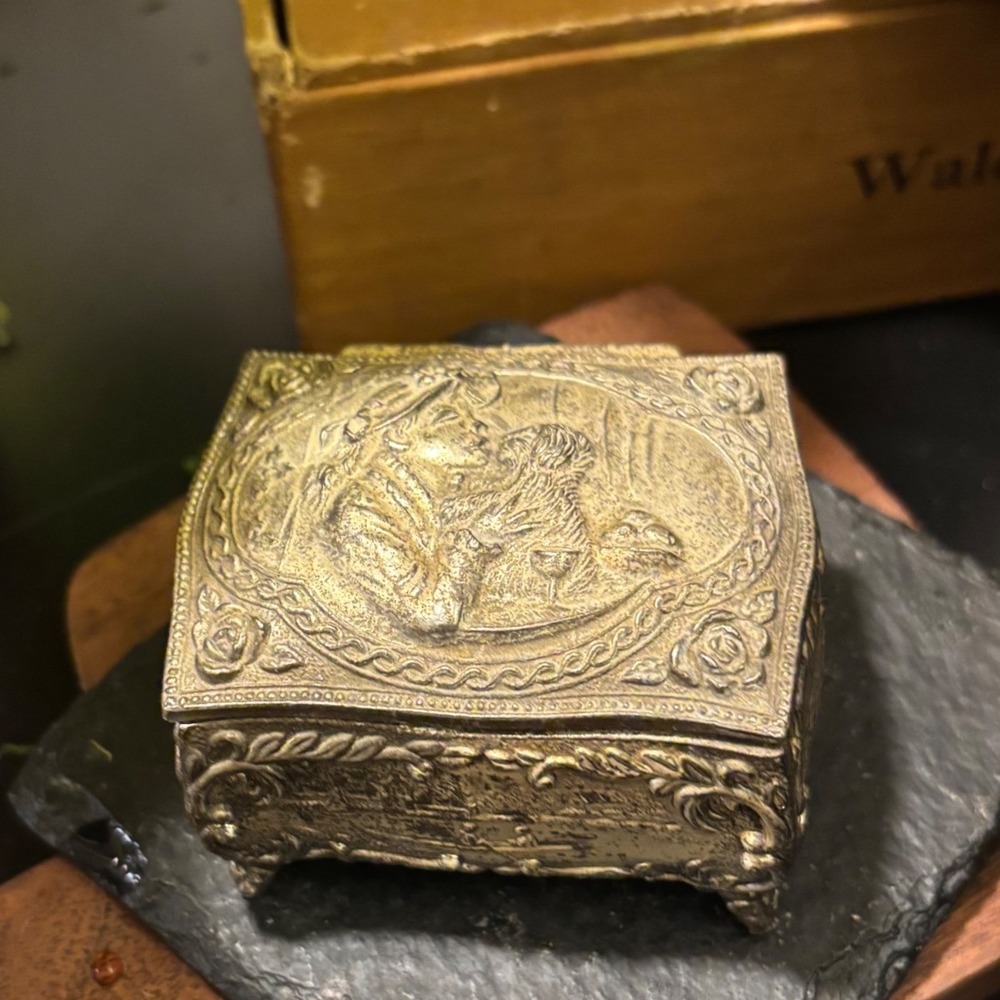 Vintage Silver Tone Repousse Trinket Box Footed Jewelry Casket Romantic Scene